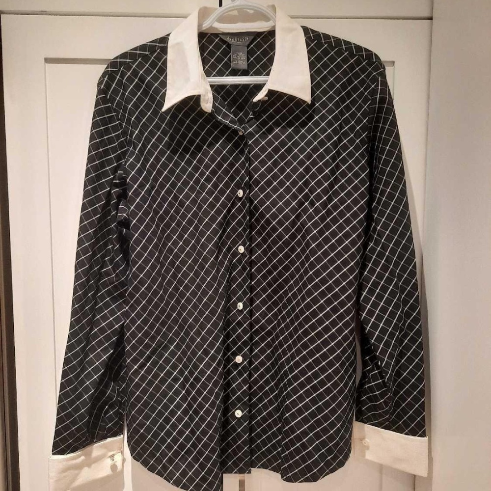 VAN HEUSEN LADIES BLOUSE SIZE LARGE WITH CUFF LINKS IN GREAT CONDITION!
